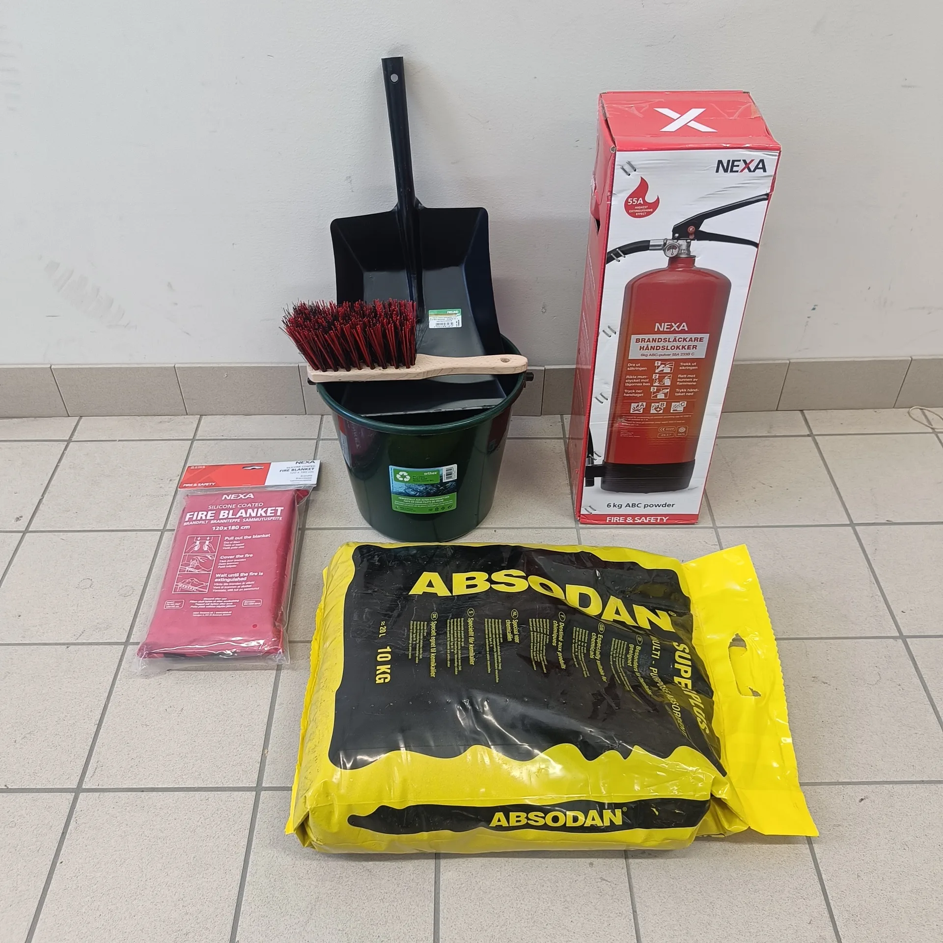 Brandsläckare, Absodan mm på auktion i Lomma hos Auctiona