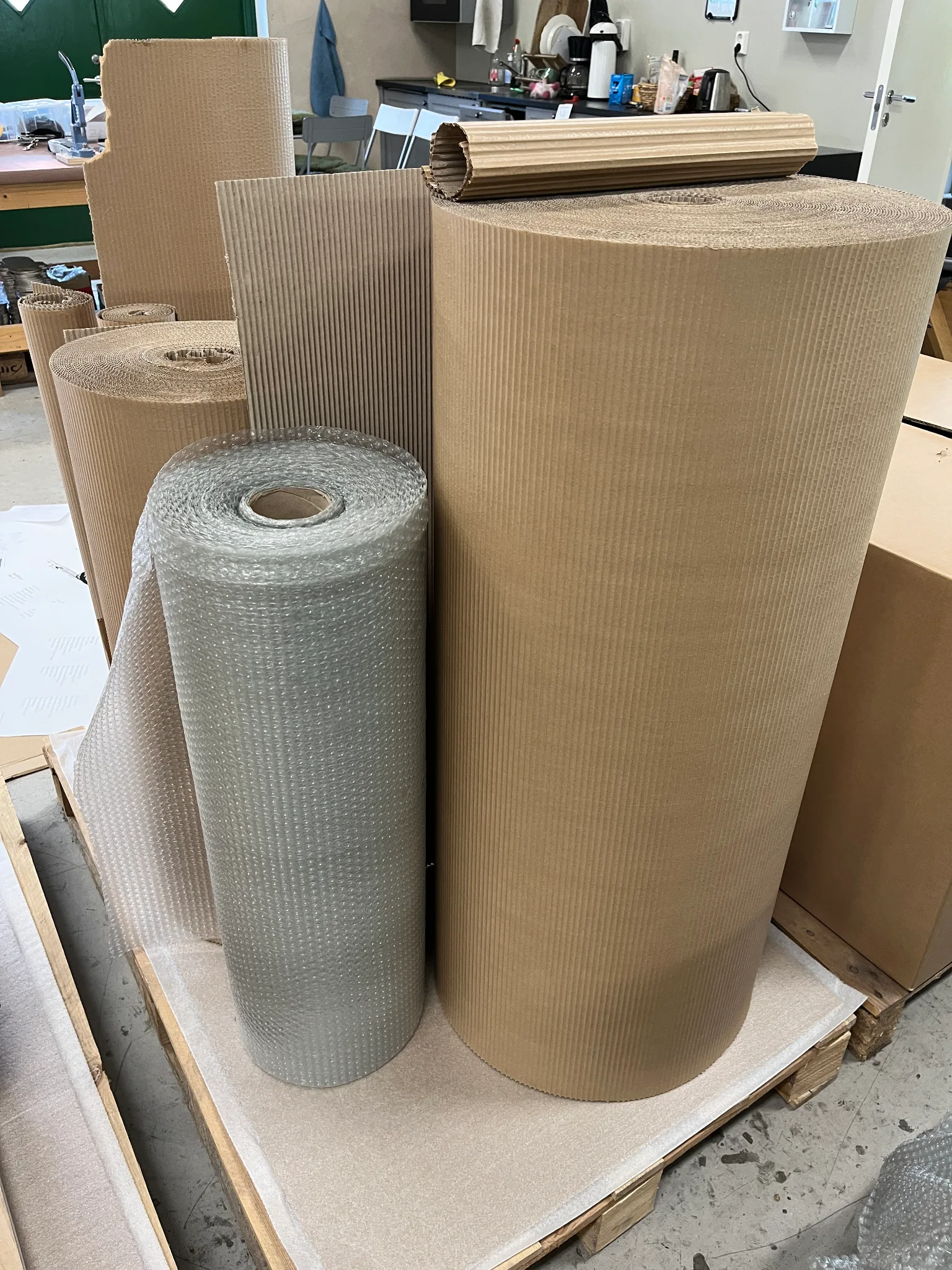 Packmaterial på auktion i Furulund hos Auctiona