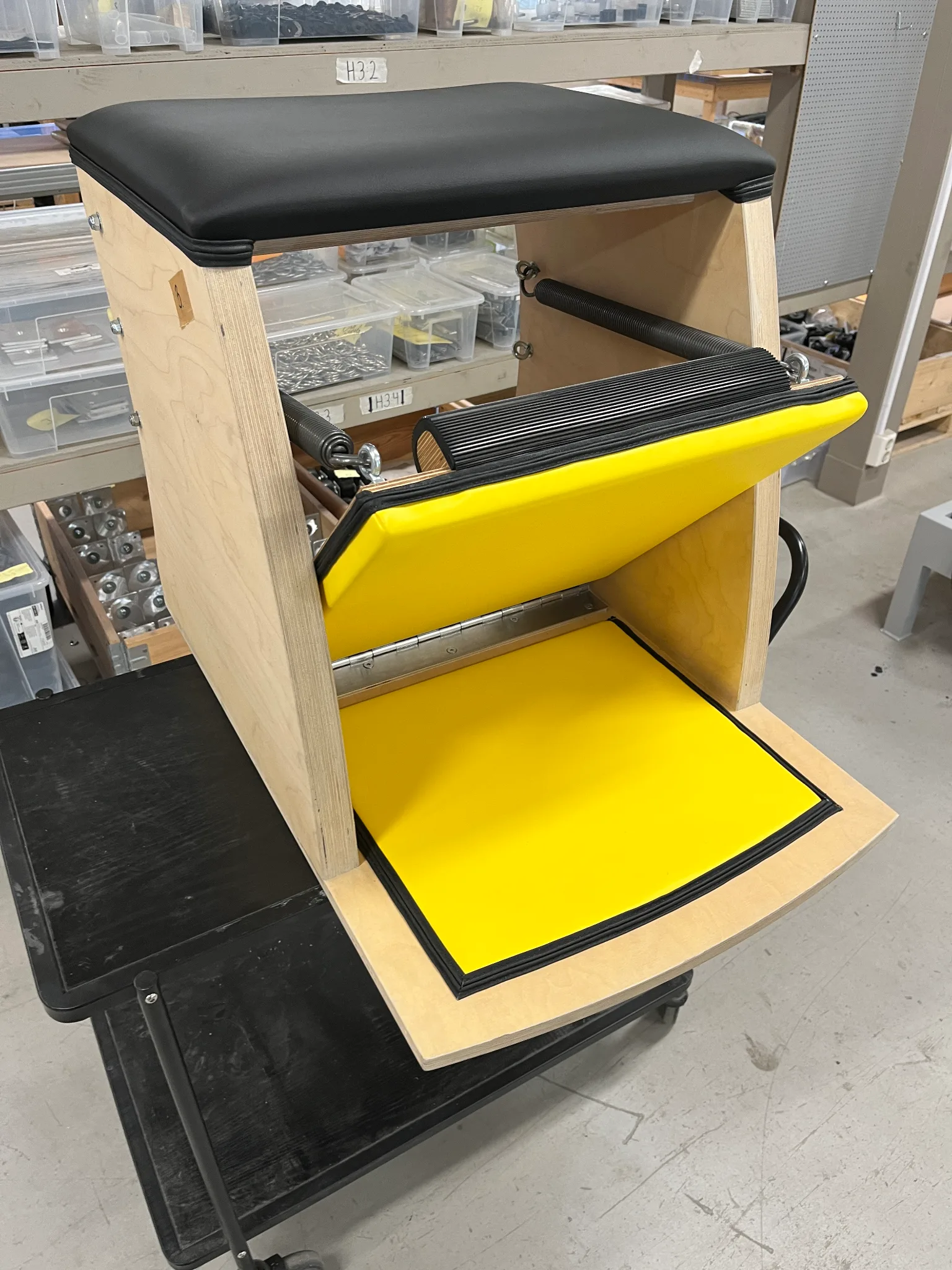 Pilatesmaskin Wunda chair, ask på auktion i Furulund hos Auctiona