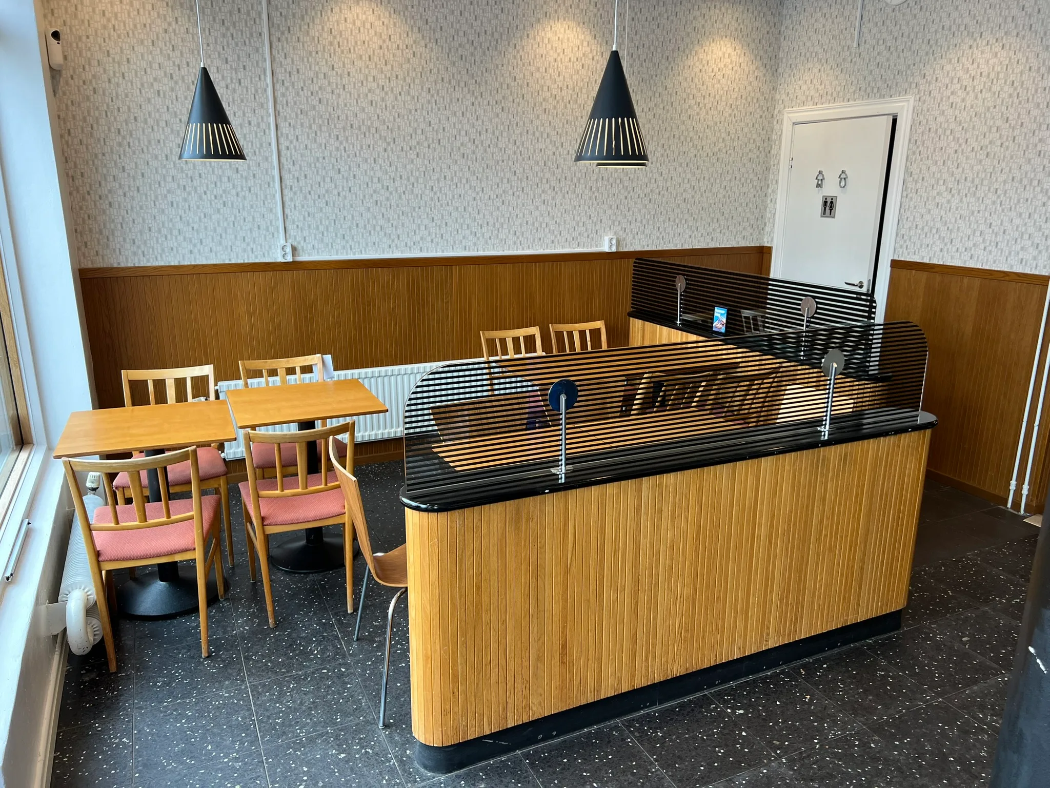 Cafémöbler på auktion i Skövde hos Auctiona