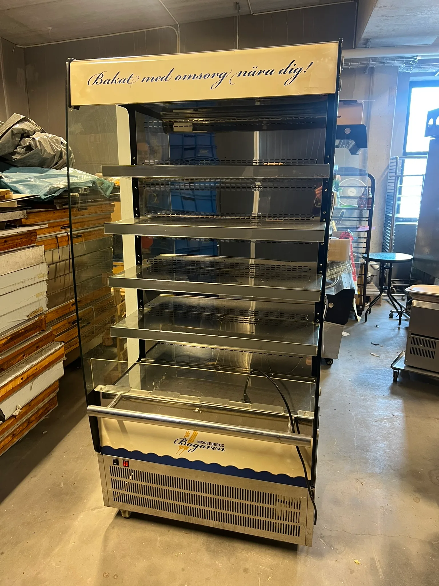 Väggkyl på hjul på auktion i Skövde hos Auctiona