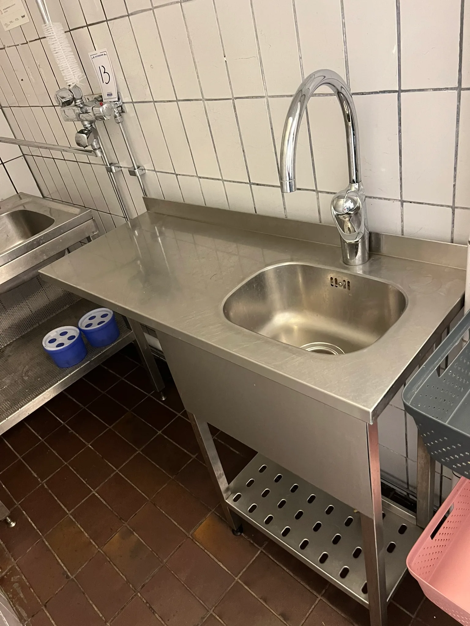 Rostfri bänk på auktion i Skövde hos Auctiona