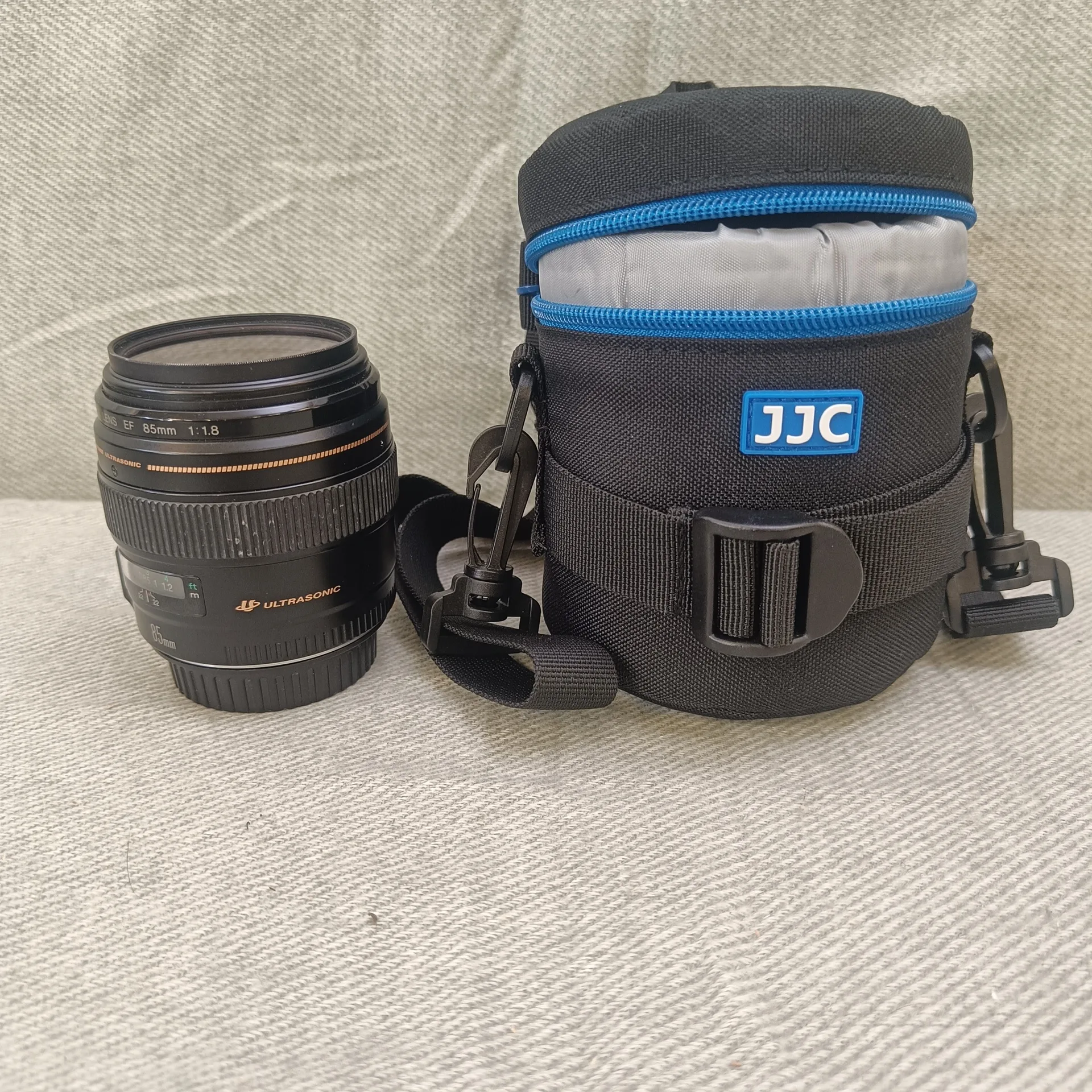 Kameraobjektiv - Canon EF 85mm på auktion i Lomma hos Auctiona
