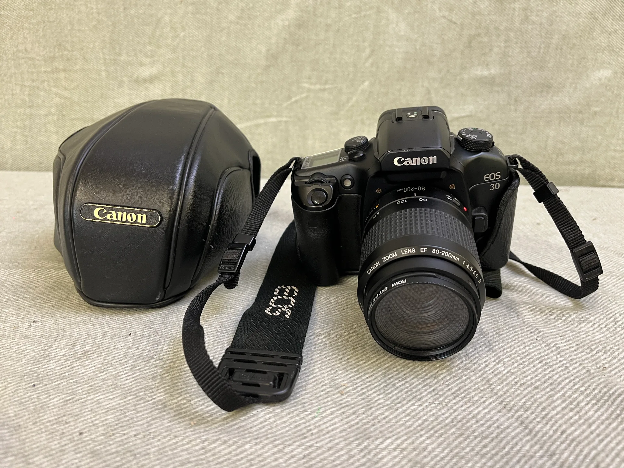 Systemkamera - Canon EOS 30 på auktion i Lomma hos Auctiona
