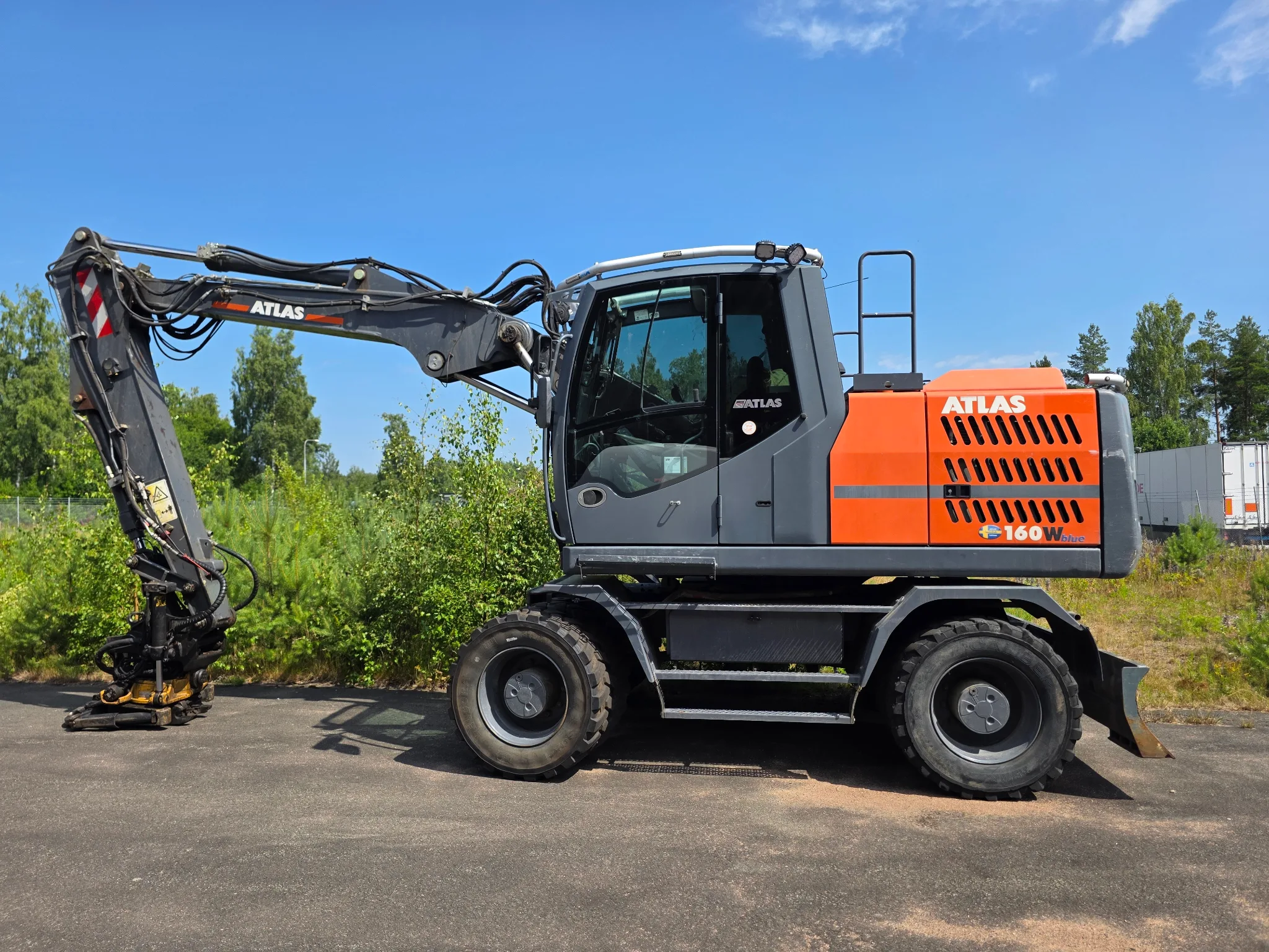 Atlas 160W hjulgrävare med Engcon rotortilt med gripkasett