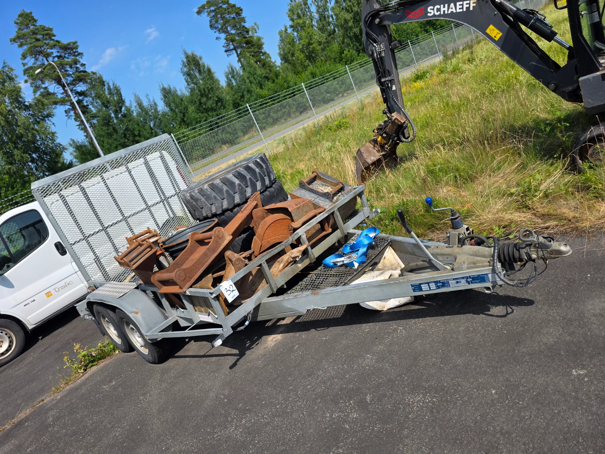 Bålsta släp J22 dubbelaxlat maskinsläp DUD25W med totalvikt 3500 kg