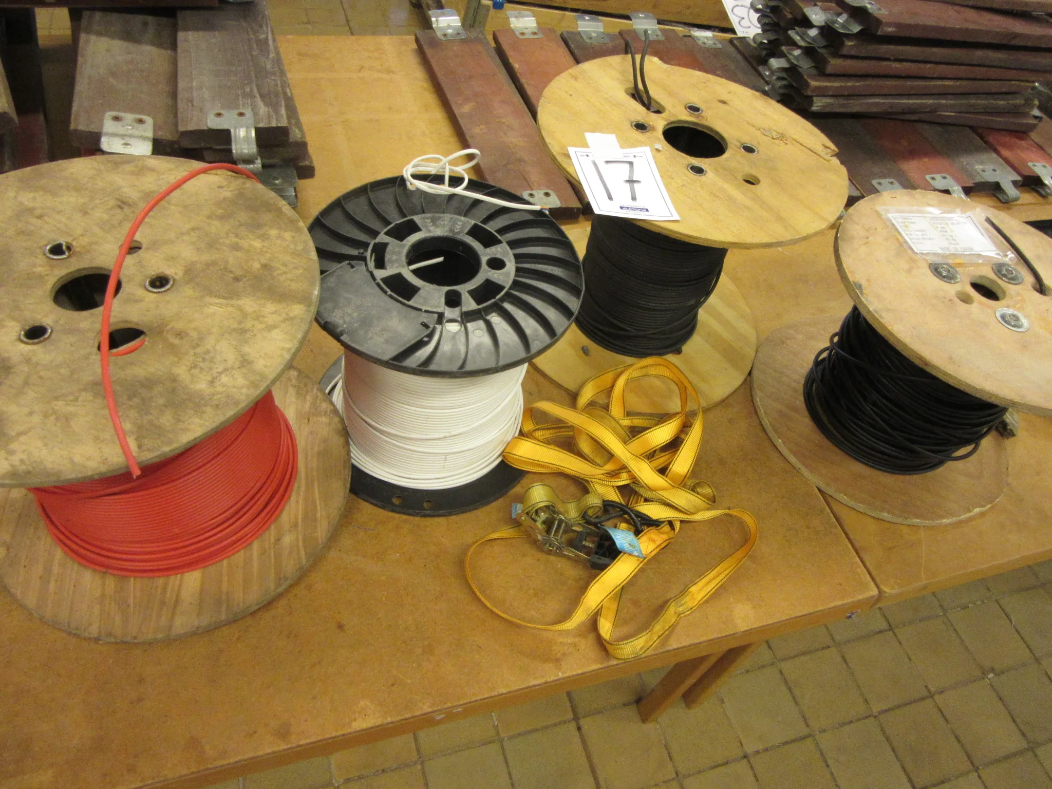 Kabel till solcellsanläggning på auktion i Nässjö hos Auctiona
