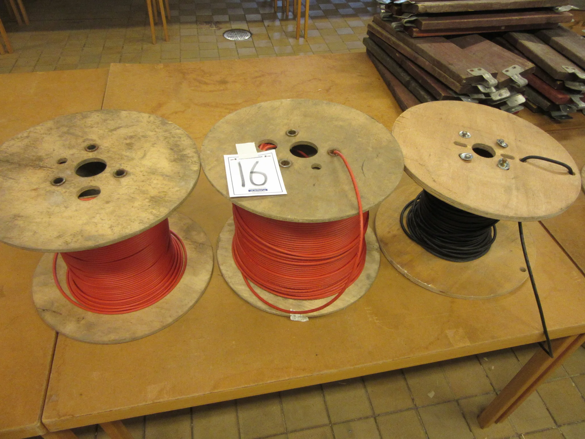 Kabel till solcellsanläggning på auktion i Nässjö hos Auctiona
