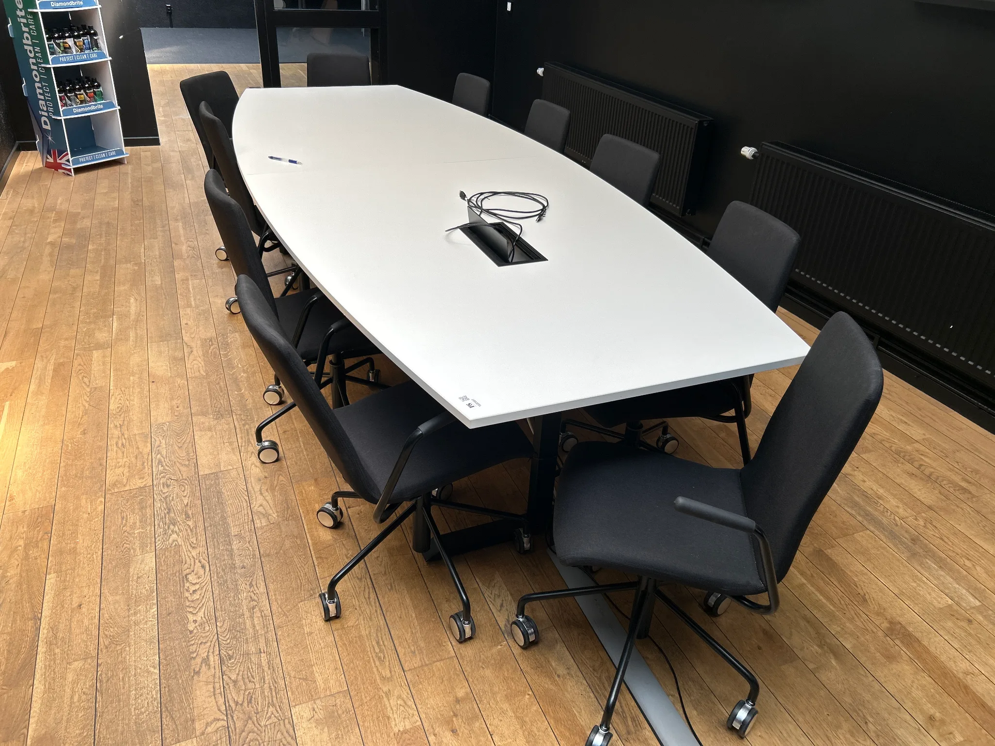 Konferensbord med 10 st stolar