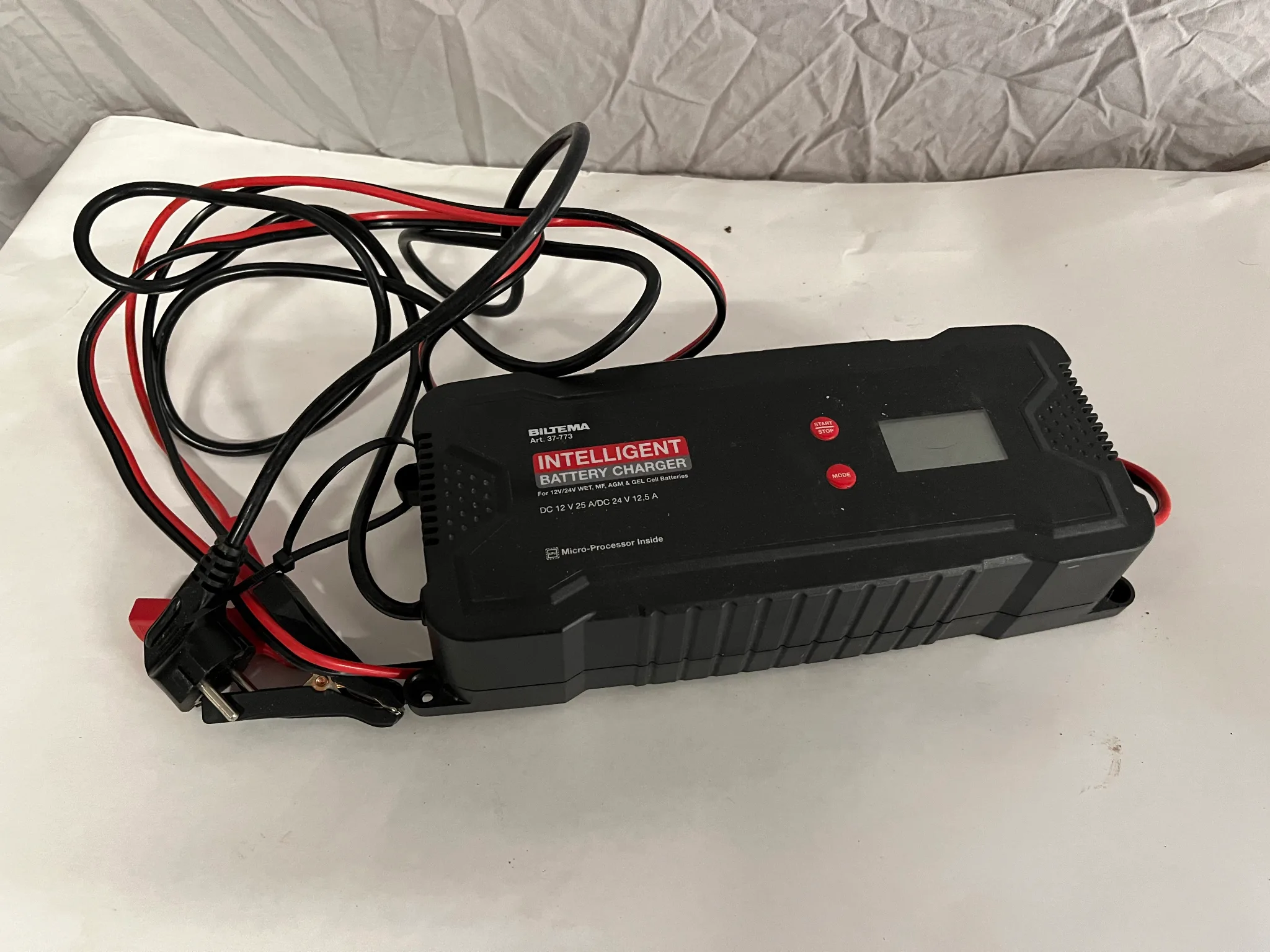 Biltema batteriladdare 12 och 24 volt på auktion i Fjärdhundra hos Auctiona