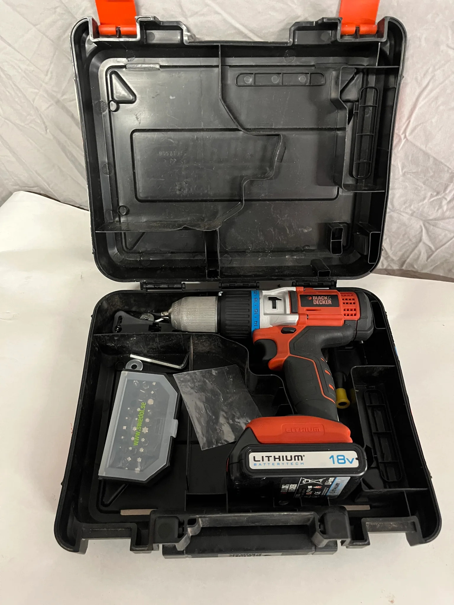 Black & Decker skruvdragare på auktion i Fjärdhundra hos Auctiona