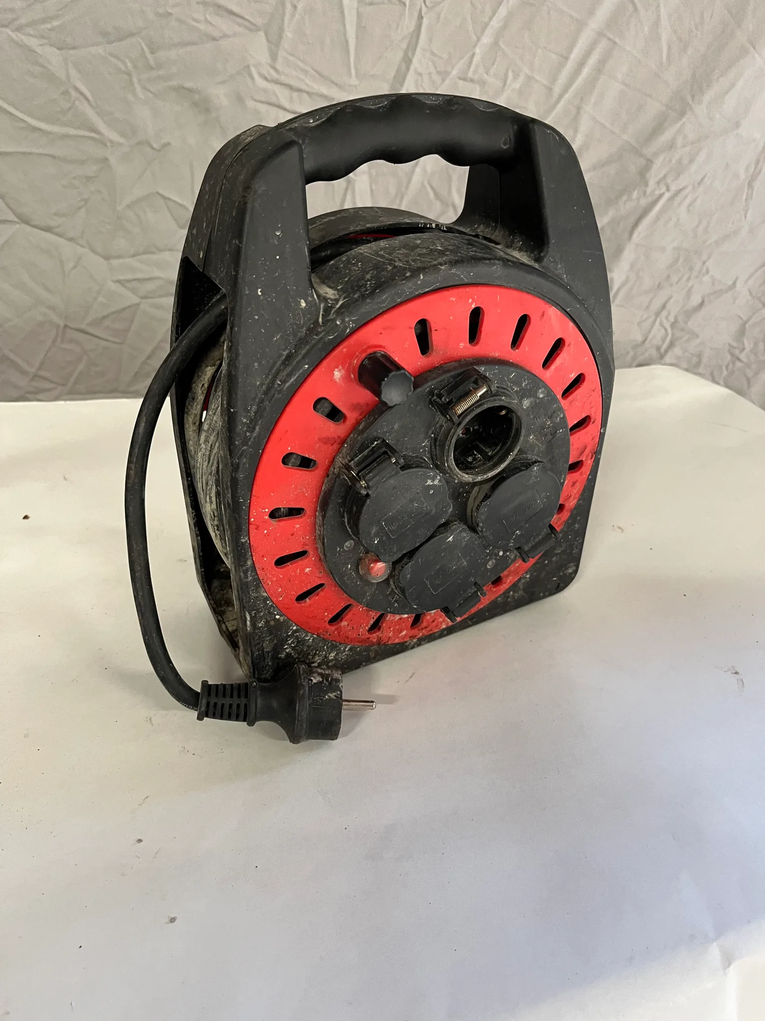 Sladdvinda med trasigt skyddslock på auktion i Fjärdhundra hos Auctiona