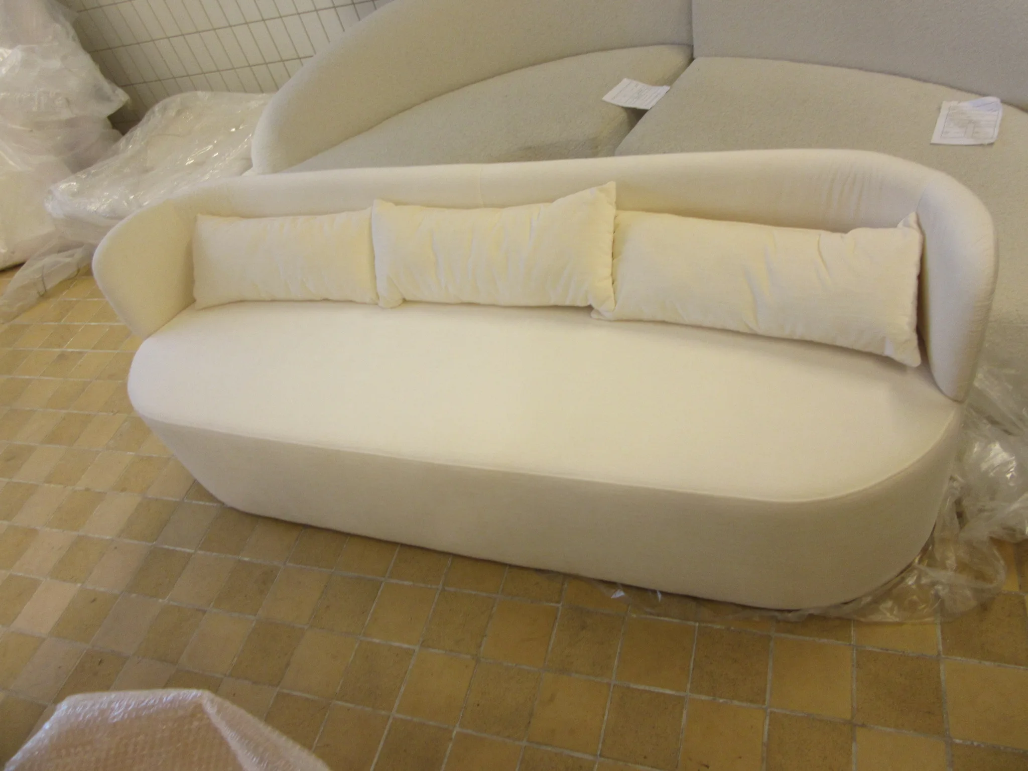 3-sits soffa i tyg på auktion i Nässjö hos Auctiona