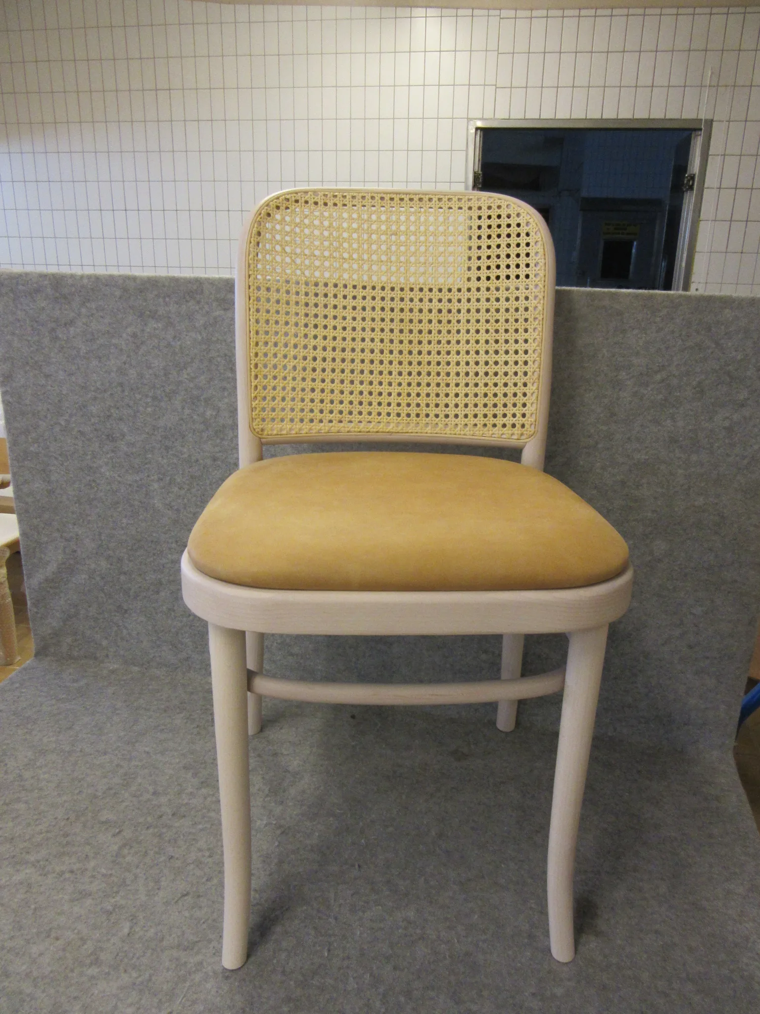 6 st trästolar Fameg på auktion i Nässjö hos Auctiona