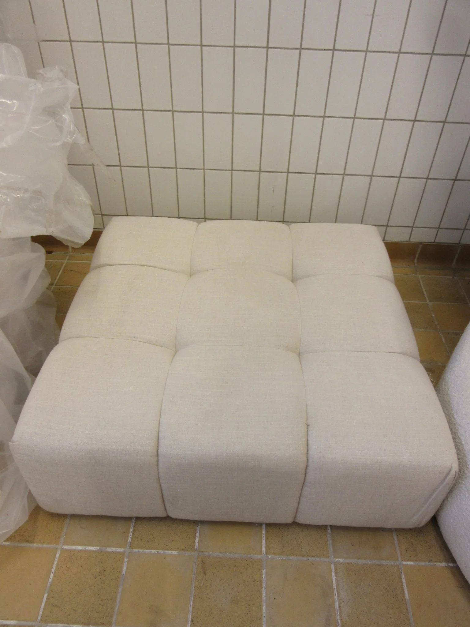 Sittpuff på auktion i Nässjö hos Auctiona