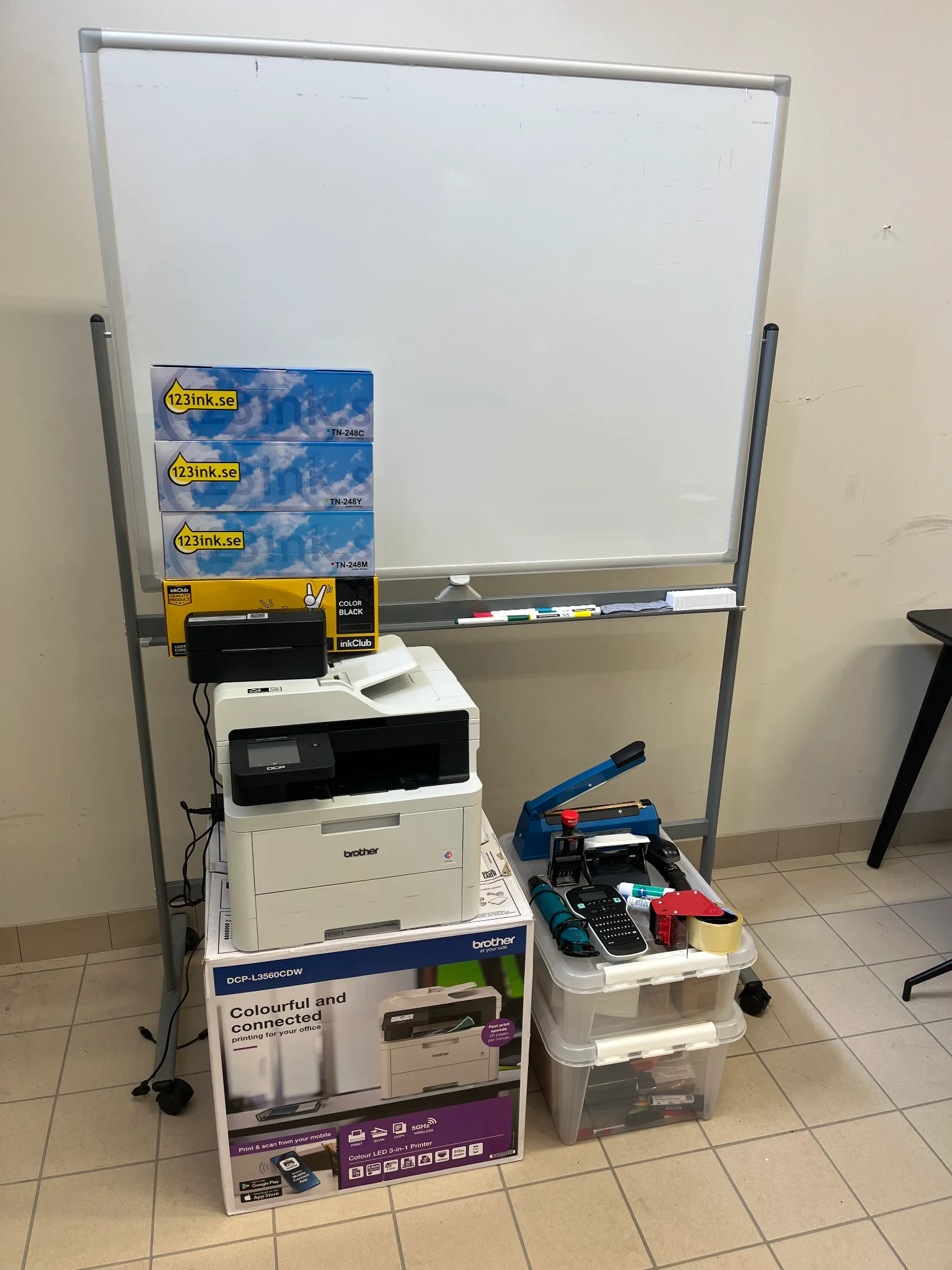 Skrivare, toner, whiteboard och kontorssaker