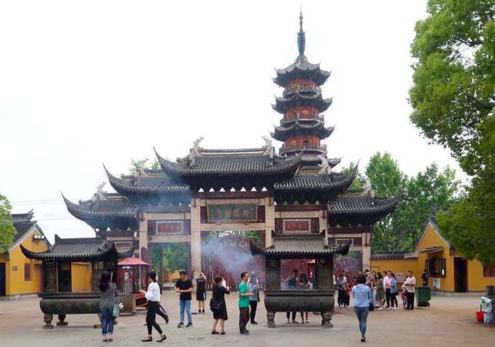Longhua Temple & Local Temple Fair Culture