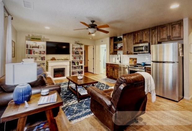 Former short term rental, 1BD 1BA, full kitchen, full laundry. About 850 ft.². Covered patio/fenced yard (no pets). Excellent condition. Available September 15.