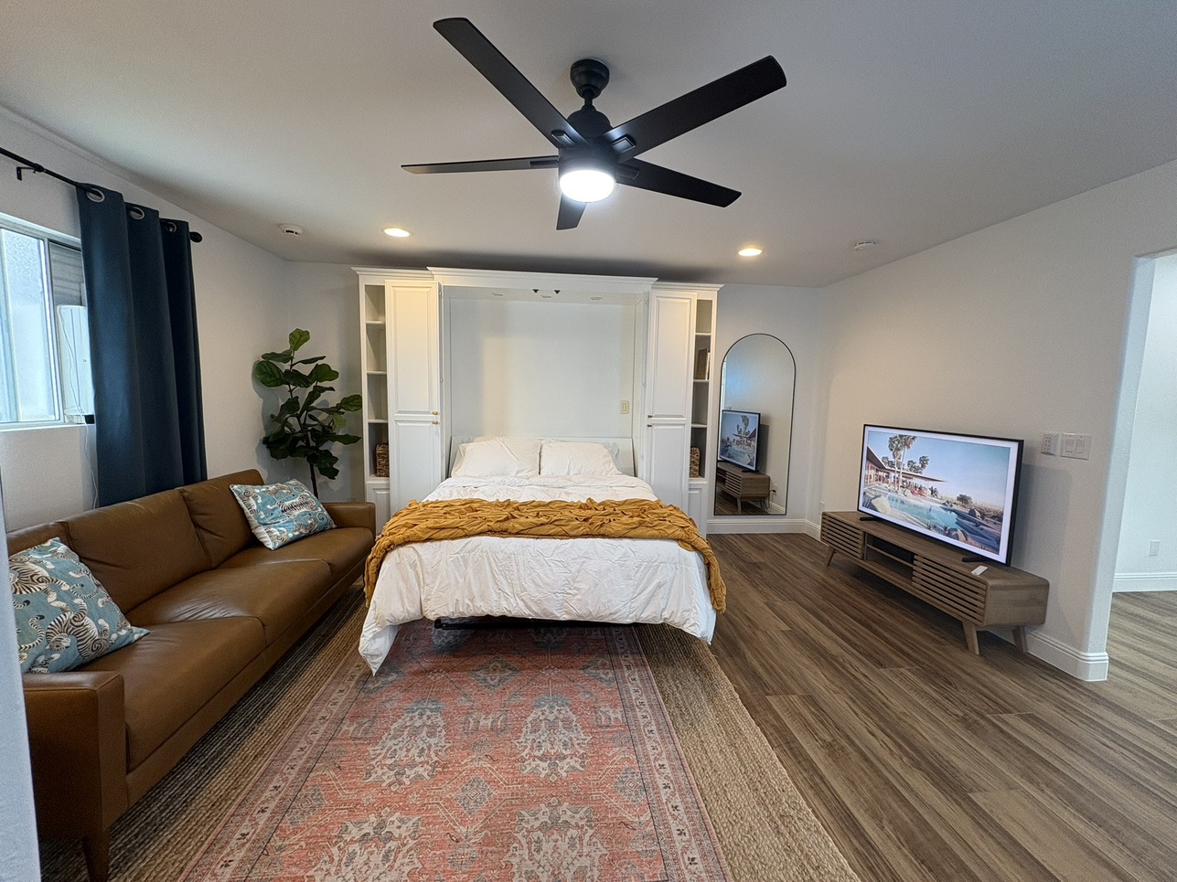 Guesthouse Studio w/full size kitchen & washer/dryer