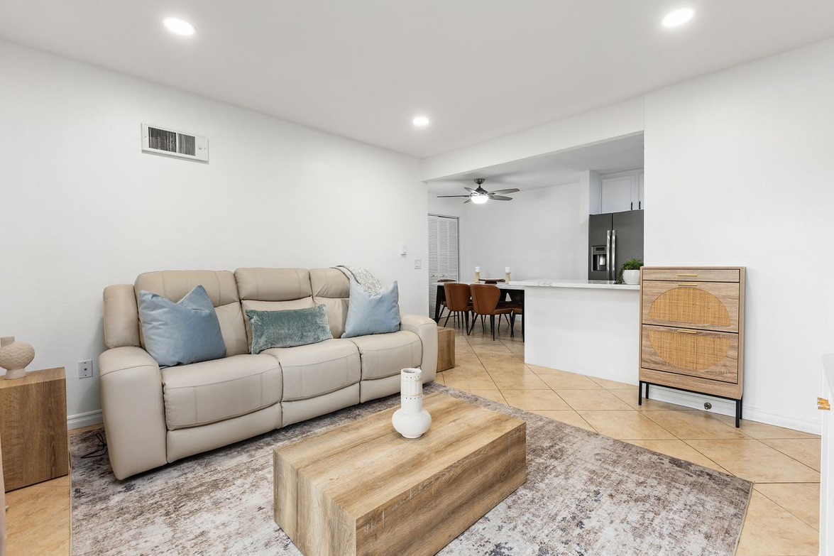 2BR 1Bath fully furnished apartment