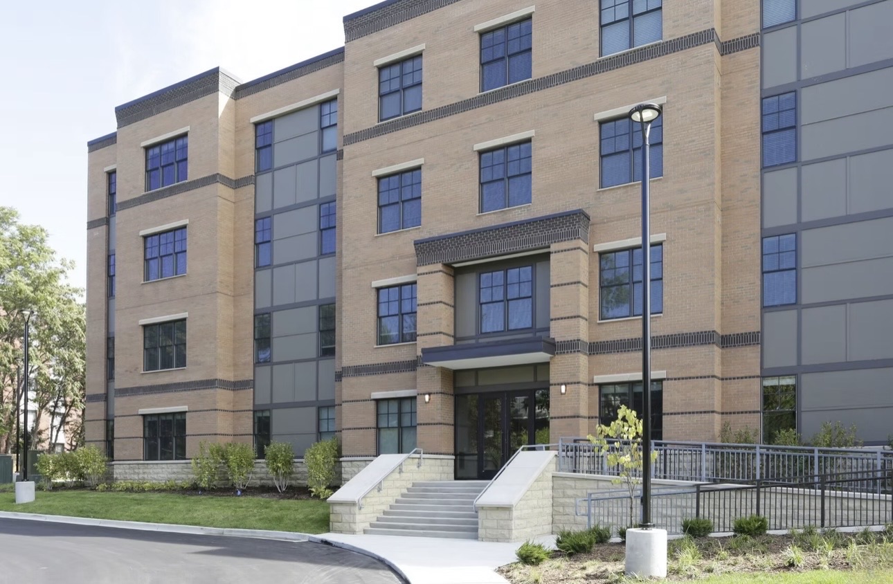 Modern 1BR for Travel Nurses | 3 Min to Trinity Health & Under 10 Min to Corewell Health