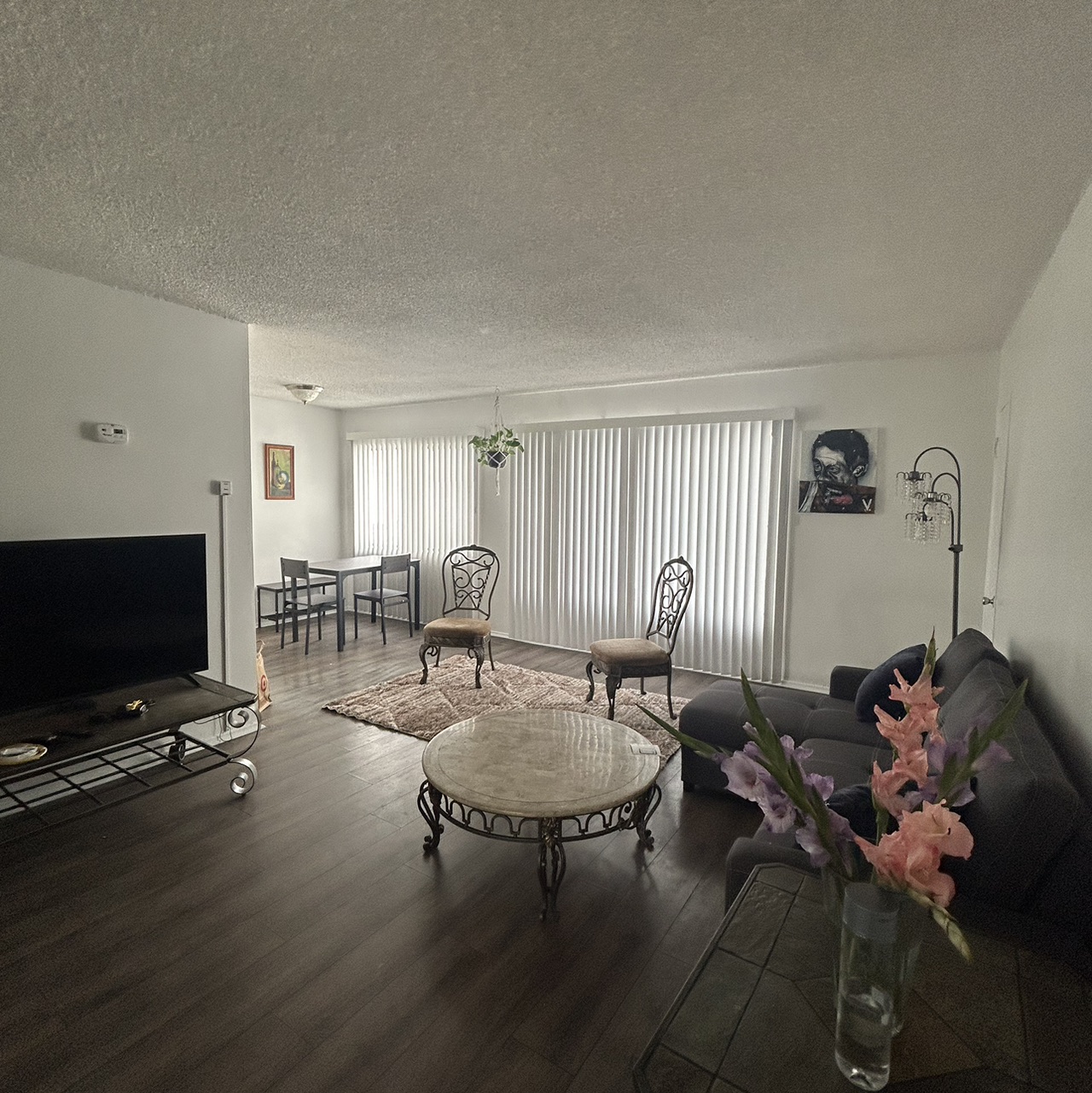 Urban but delightful one bdrm apt in the heart of the city