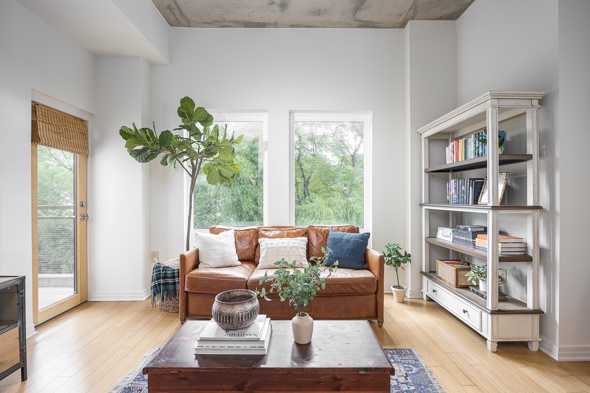 Sunny one bedroom, one bath condo corner unit.