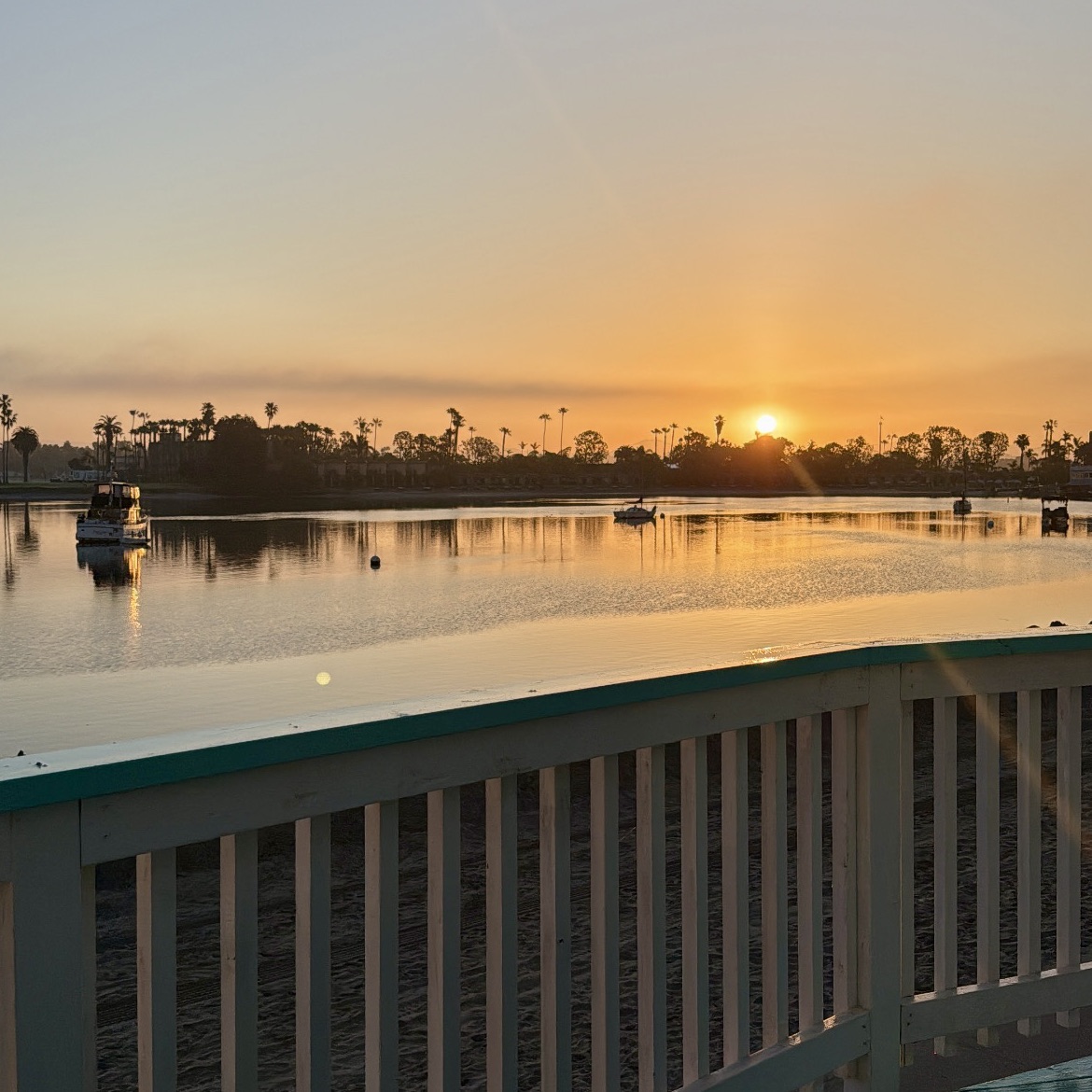 Bayfront Private Entrance Room for Rent – Mission Beach