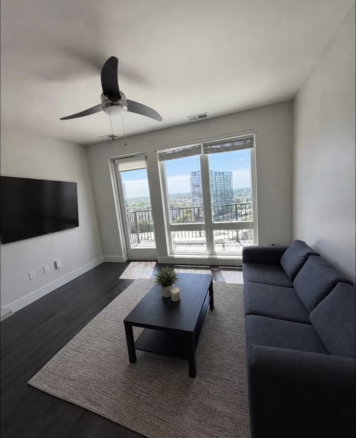 Sky Rise 1 Bd 1Ba Apartment in Midtown