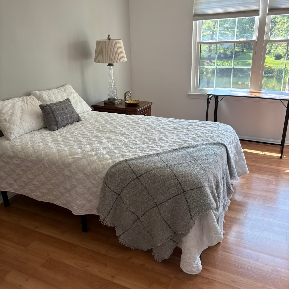 Private room/bath in beautiful shared condo