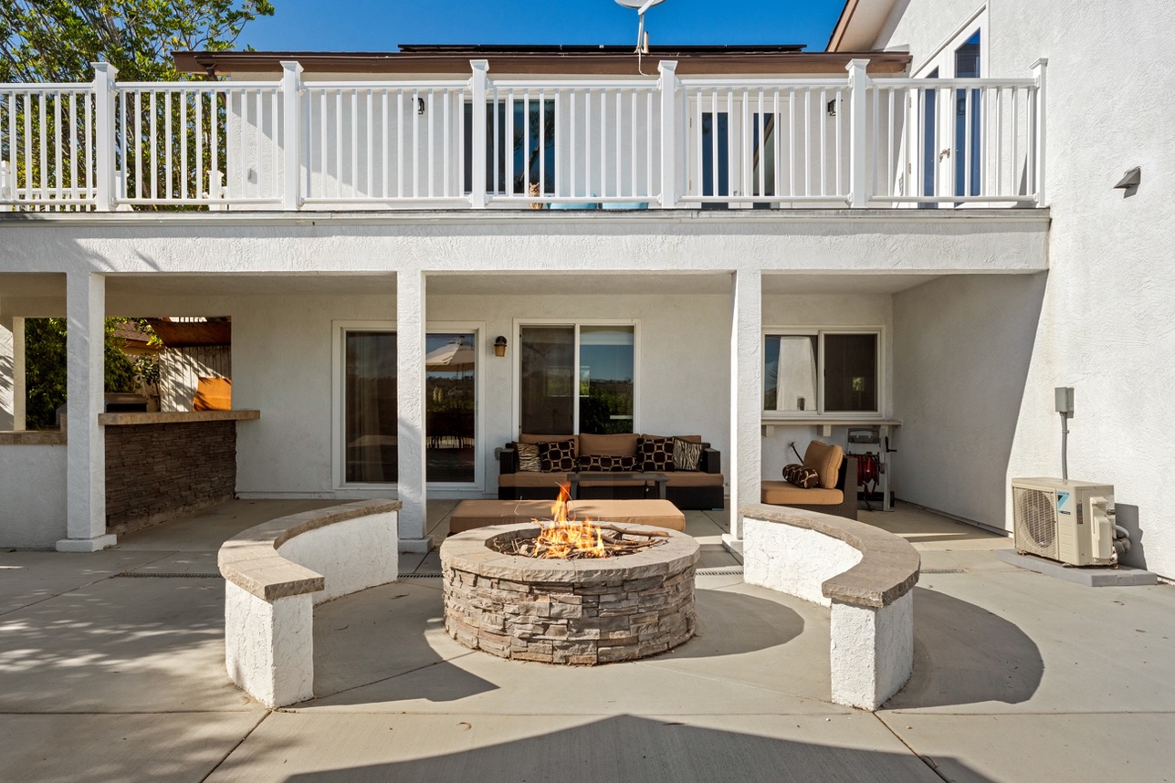 Coastal Retreat Fire Pit BBQ Near Beach & Trails