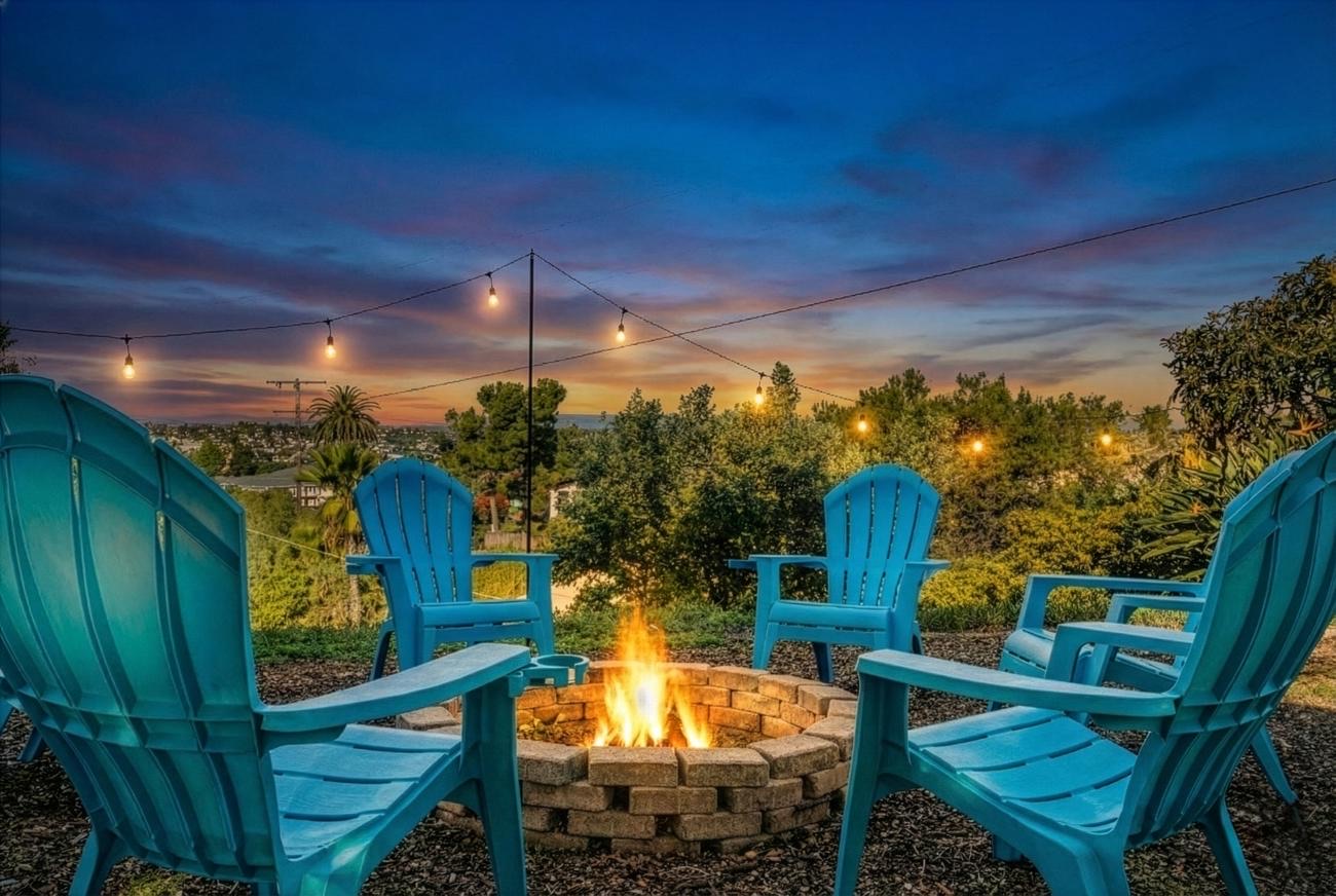 Family Retreat Near Legoland w/ BBQ & Fire Pit