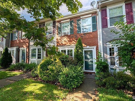 Furnished 2-bed home in Newark