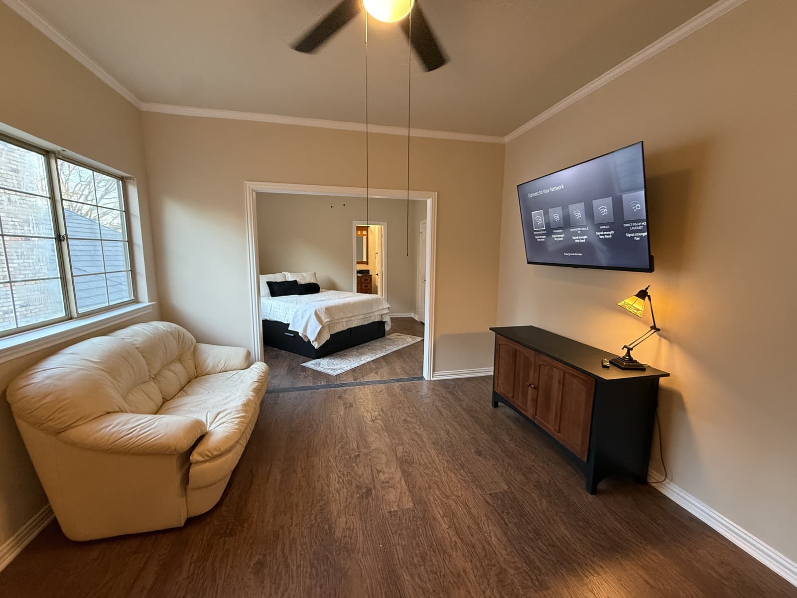 Lux 1Bd/1Bath Suite w/ Private Living Room  Near 10 Hospitals