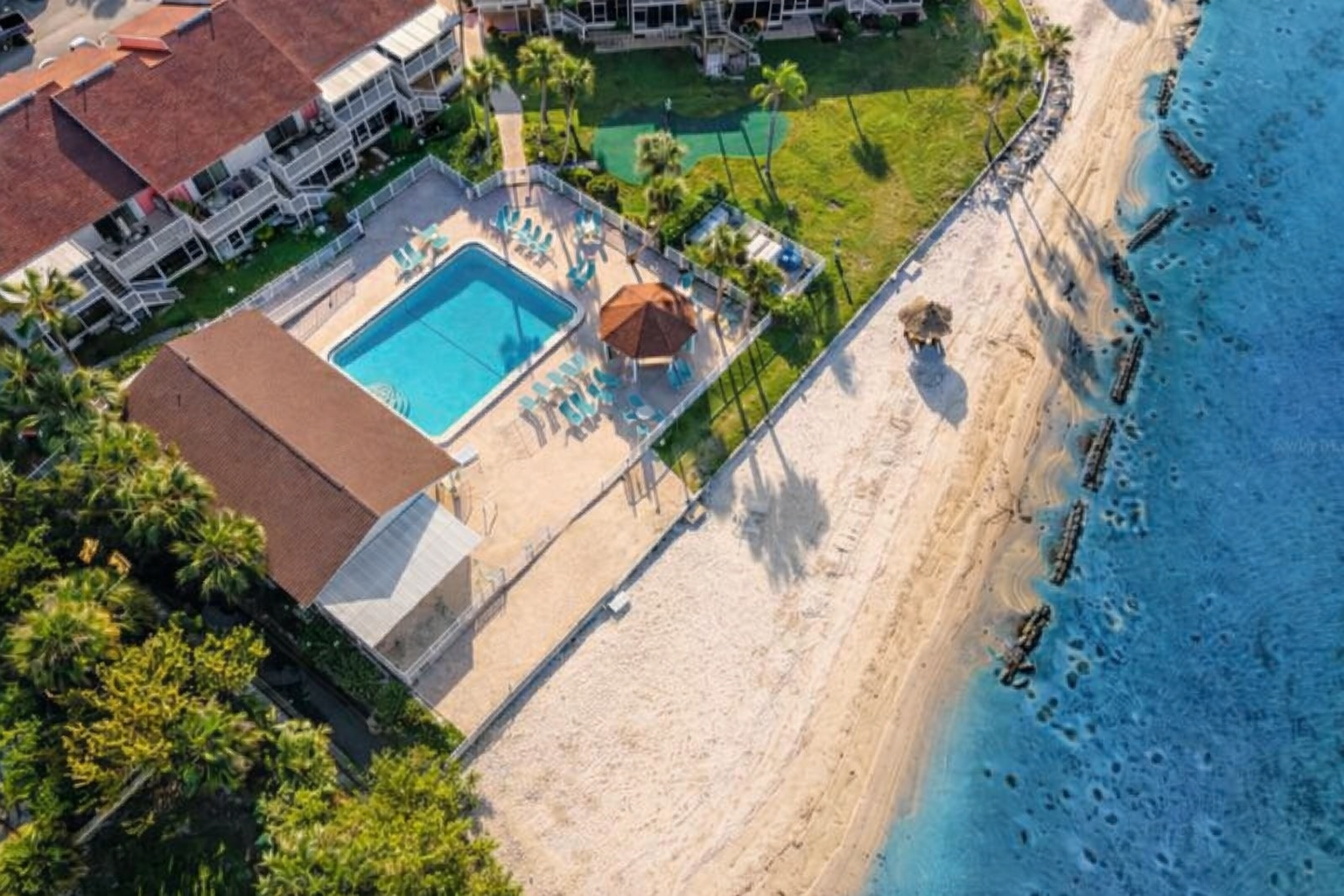 One bedroom on private beach with two pools, Hot Tub and tennis courts One bedroom on private beach with two pools, Hot Tub and tennis courts