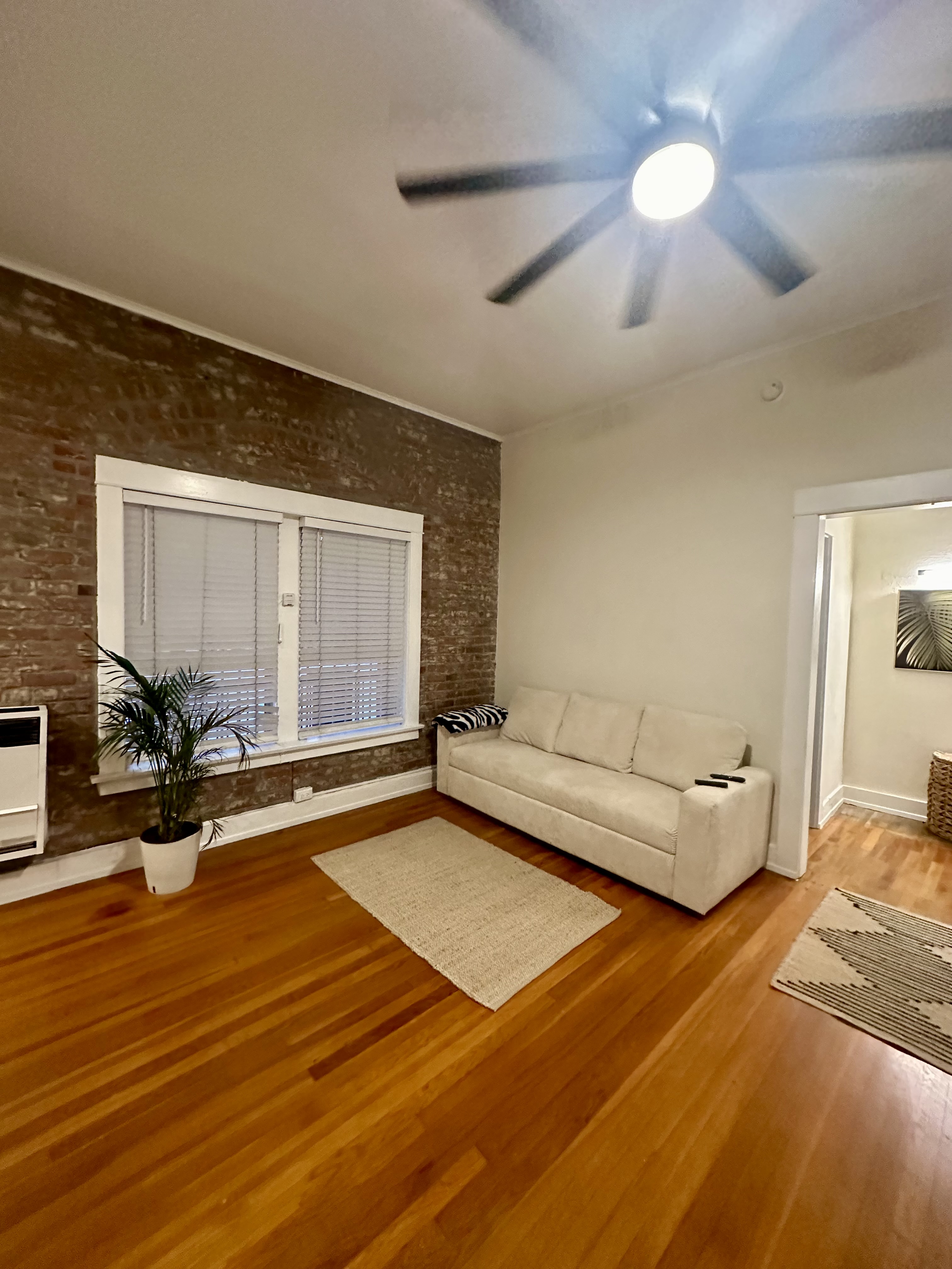 Cozy studio in heart of Downtown Long Beach