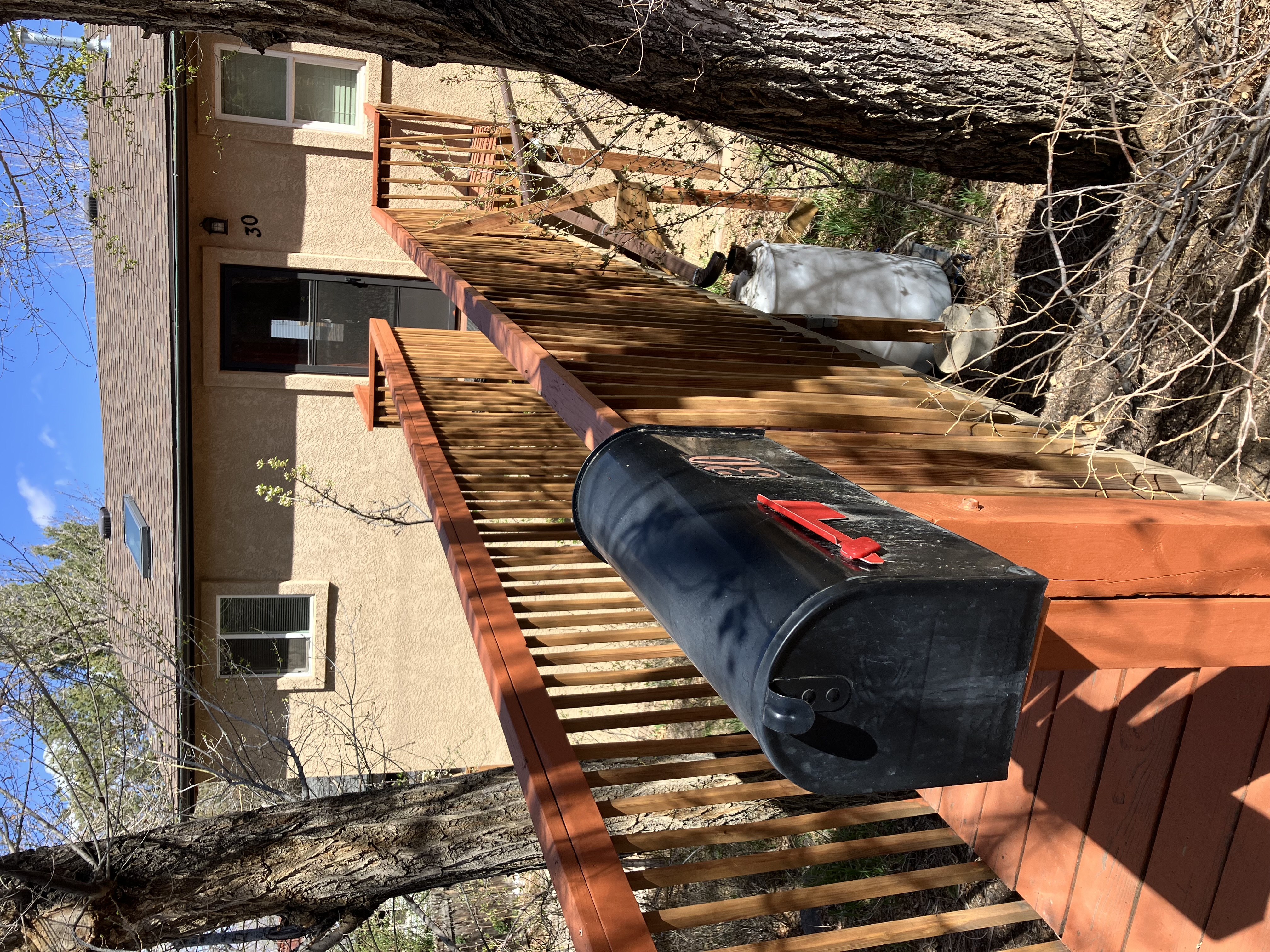 Cozy 1bed 1bath over garage cottage in walkable neighborhood near trails and shopping.