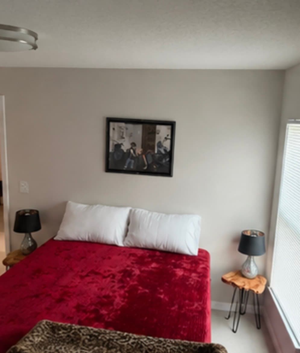 Furnished Private Room + Private Bath Near AdventHealth Palm Coast
