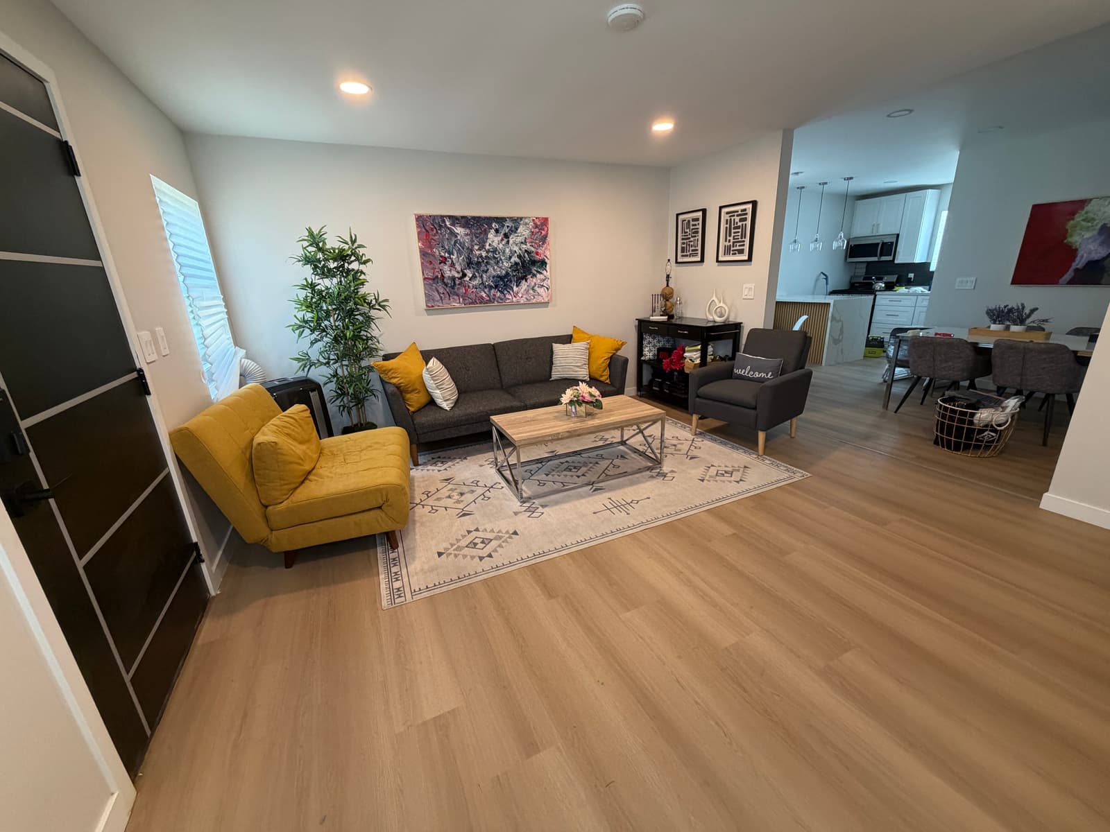 🌿 Stylish 2BR w/ Private Outdoor Oasis + Parking | Fully Furnished | Near Downtown