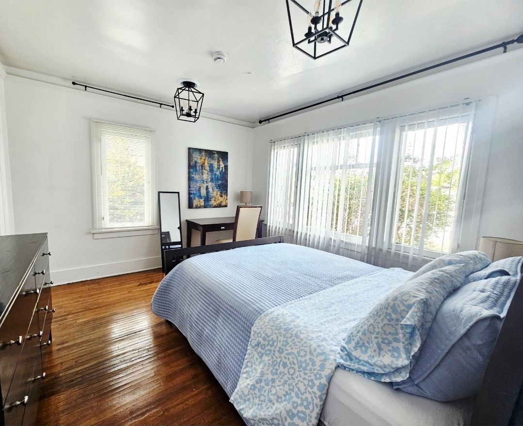Bright Hotel Style Room