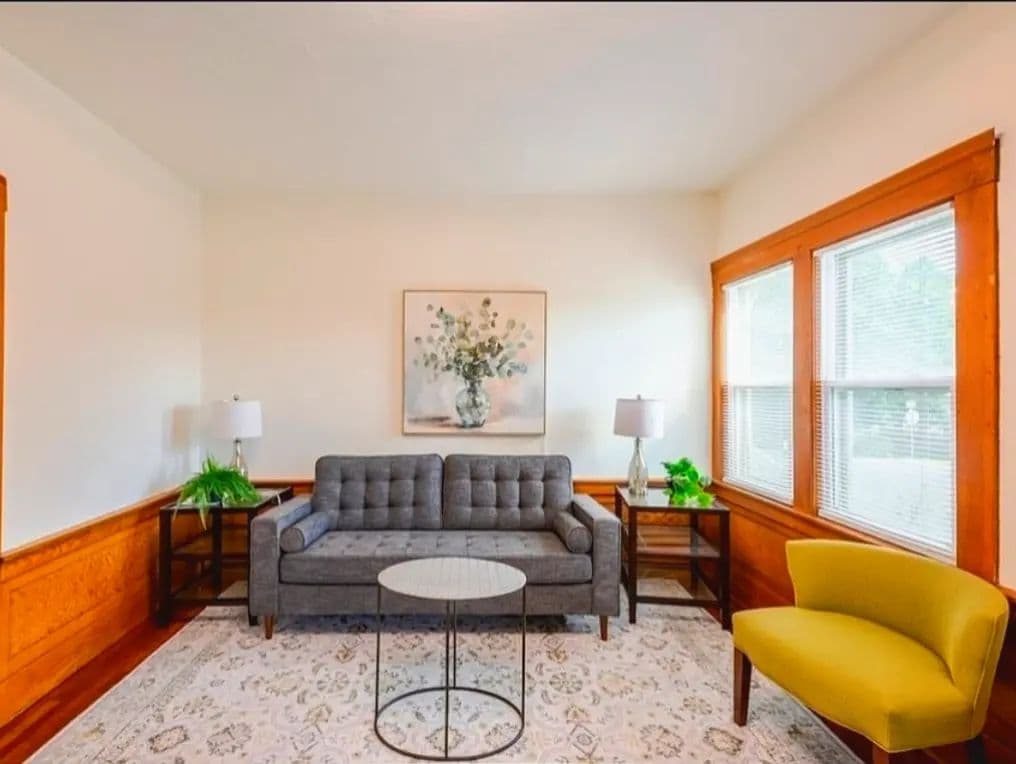 The Grand Heritage Cozy Flat with 2 Beds and Laundry