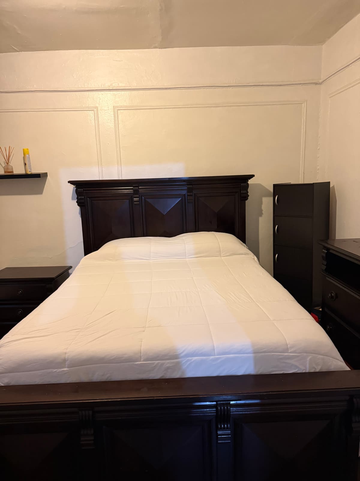 Cozy 2 Bedroom apt, accessible to various train and buses