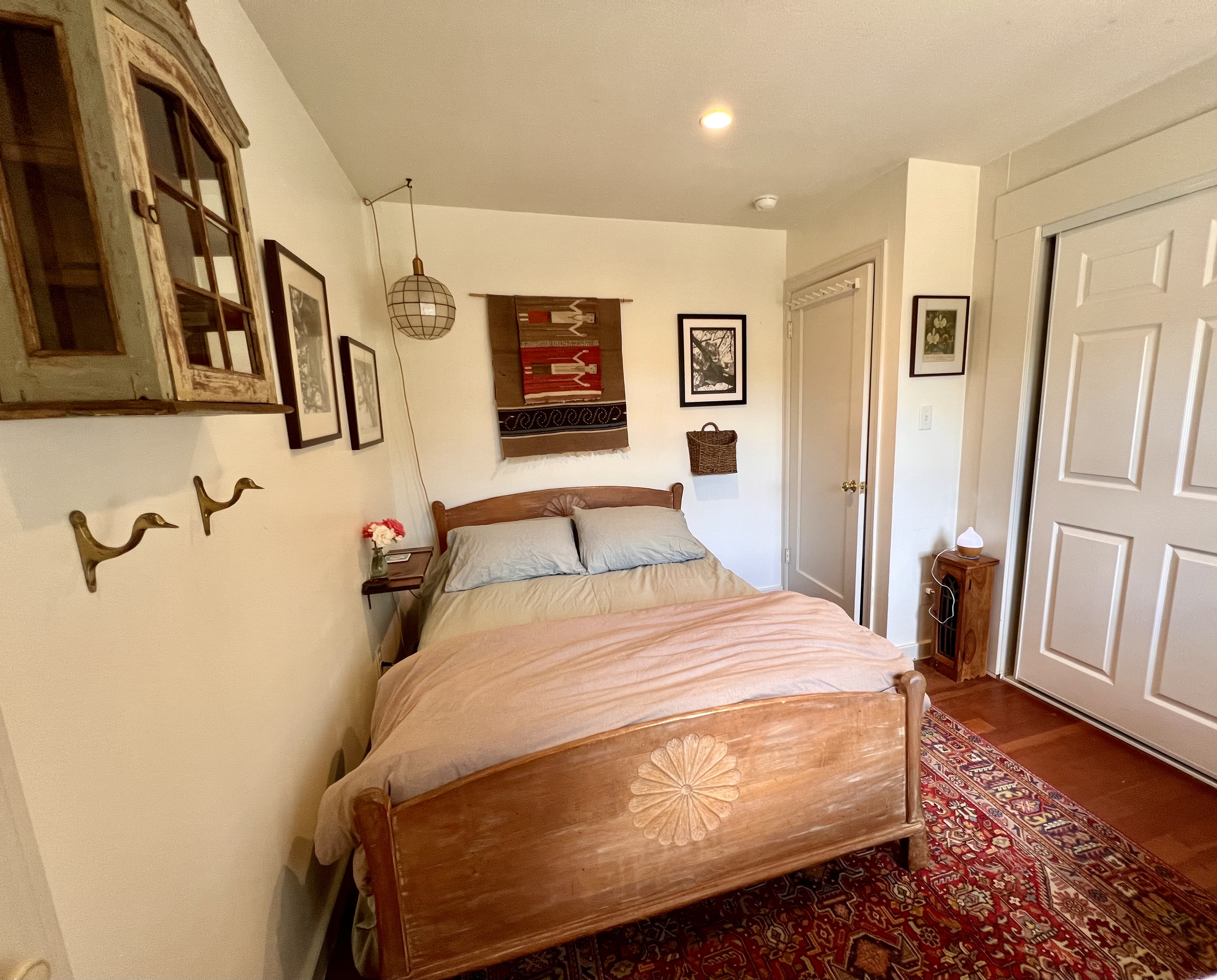 Comfortable room in home near ocean