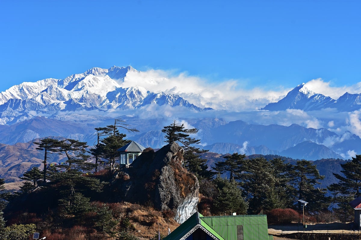A panoramic view of the Himalayas from the Sandakphu trek