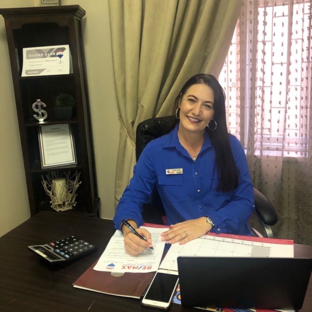 YOLANDE MARAIS
