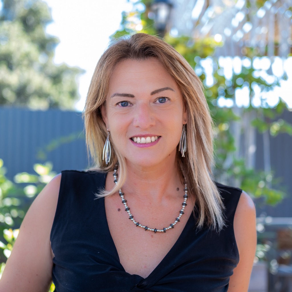 Debra-Lee Bouwer