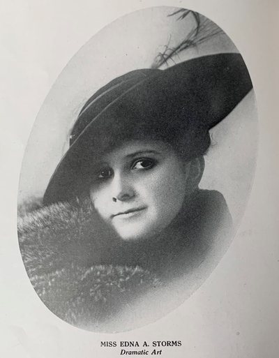 Portrait of Miss Edna A. Storms wearing a wide-brimmed hat, captioned Dramatic Art