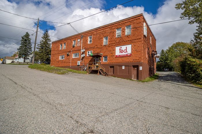 Established and Successful Restaurant & Tavern in Kirkland For Sale