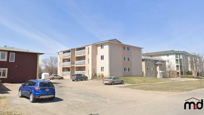 12 Suite Apartment Building - Regina, SK *Online Bidding*