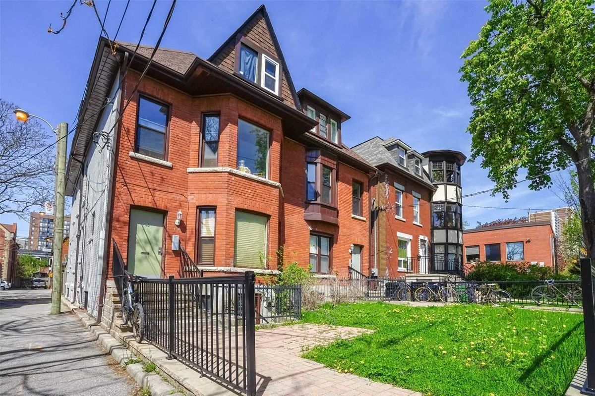 Gorgeous Victorian In The Heart Of Downtown Toronto